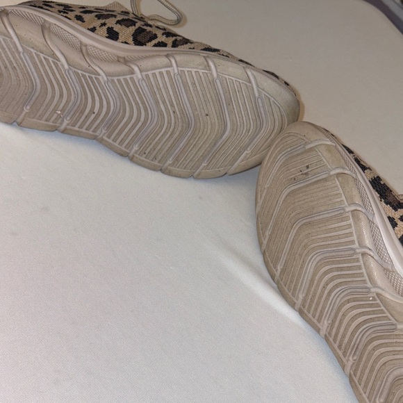 Skechers fashion sneakers animal print stretchy memory foam slip on size 7 - Picture 5 of 7